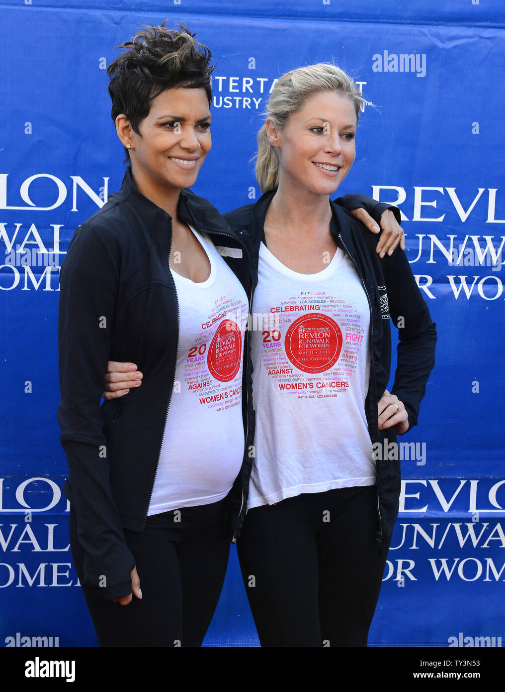 Actresses Halle Berry (L) and Julie Bowen participate in the 20th annual EIF Revlon Run/Walk for Women at the Los Angeles Memorial Coliseum in Los Angeles on May 11, 2013.  UPI/Jim Ruymen Stock Photo