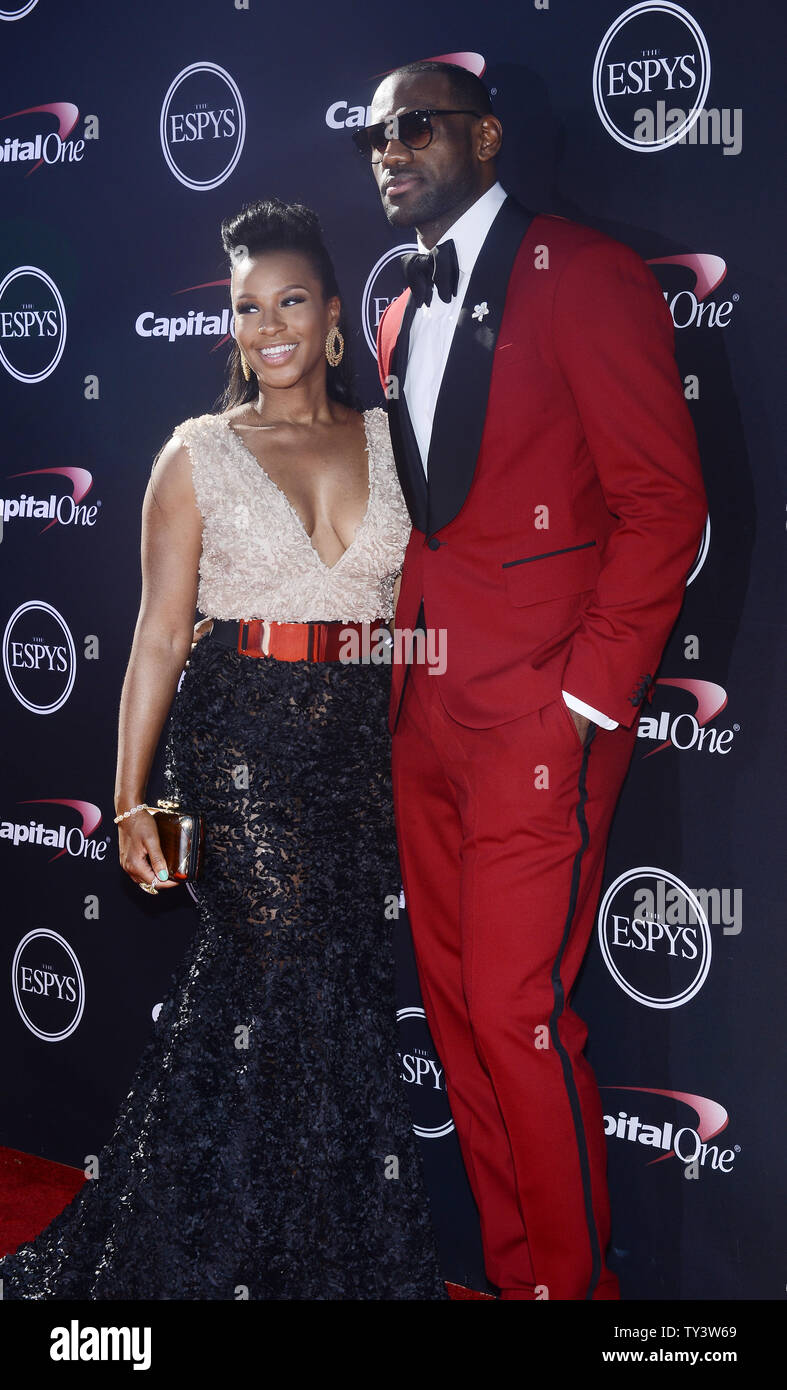 Lebron james and savannah brinson hi-res stock photography and images ...