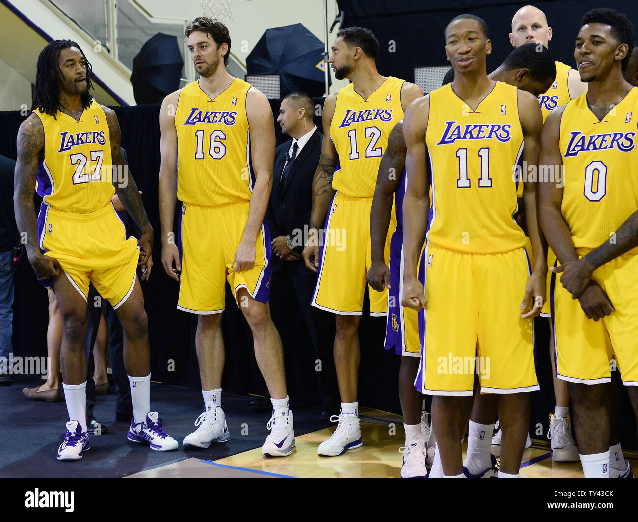 Should Wesley Johnson or Nick Young Be LA Lakers Starting Small