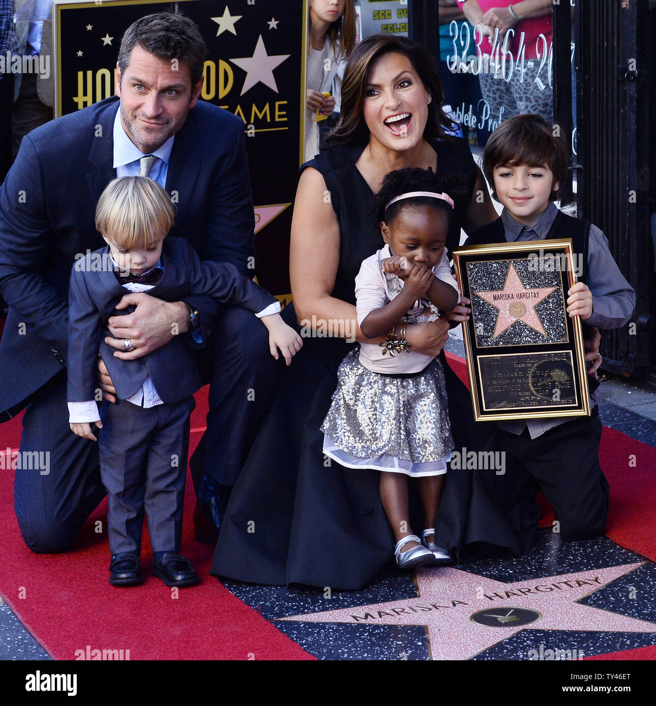 Mariska Hargitay poses with her husband Peter Hermann and their(03)