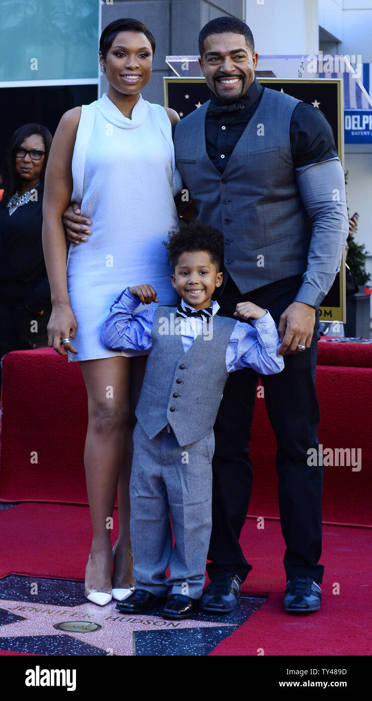 Jennifer Hudson Poses With Her Husband American Professional Wrestler David Daniel Otunga Sr And Their Son David Otunga Jr During An Unveiling Ceremony Honoring Her With The 2 512th Star On The Hollywood