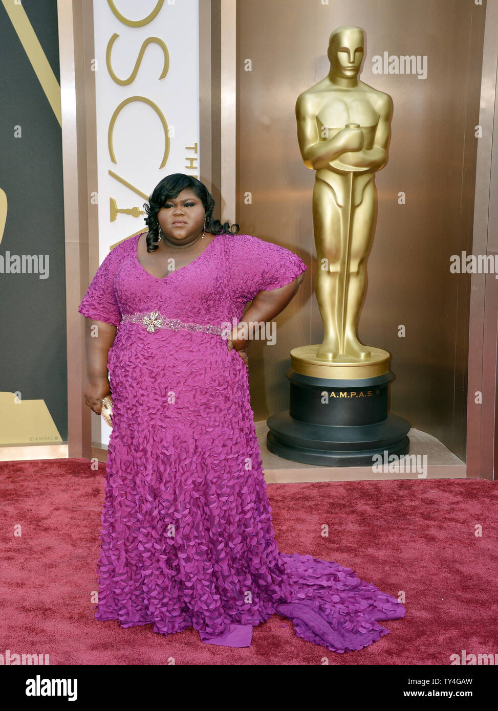 Gabourey Sidibe arrives on the red carpet at the 86th Academy Awards at