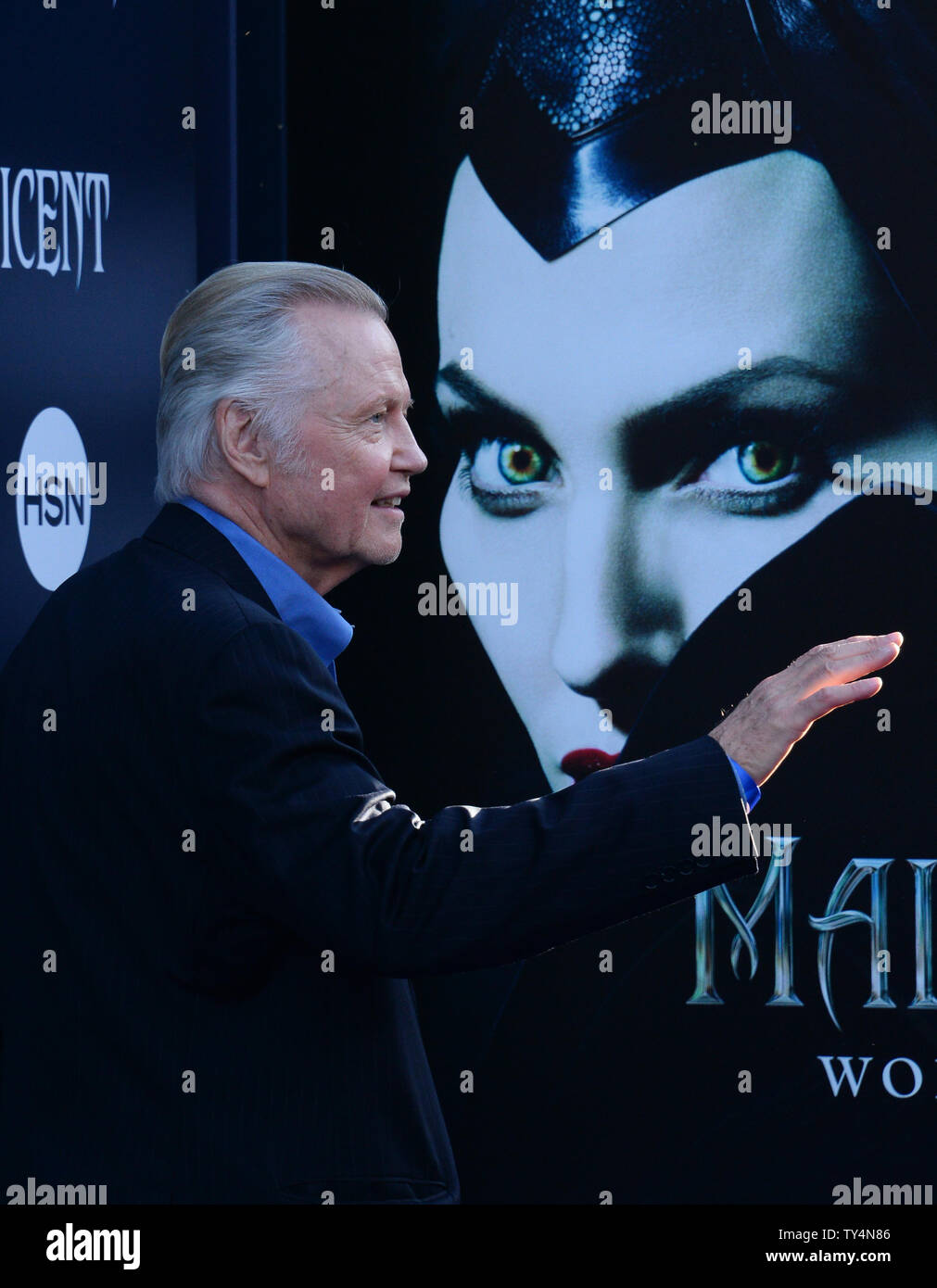 Actor Jon Voight attends the premiere of the motion picture fantasy ...