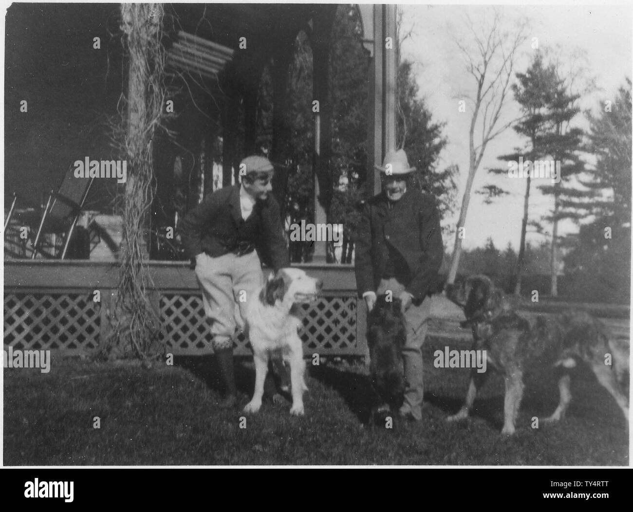 Franklin D. Roosevelt with his father in Hyde Park Stock Photo