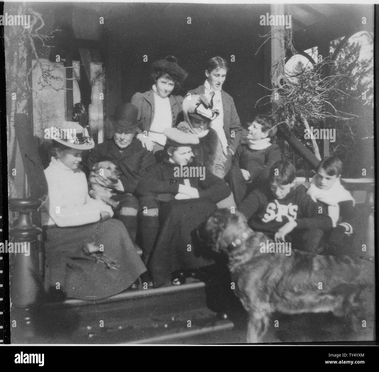 Franklin D. Roosevelt, his father, Helen and Taddy Roosevelt, Mary Newbold, and others in Hyde Park Stock Photo