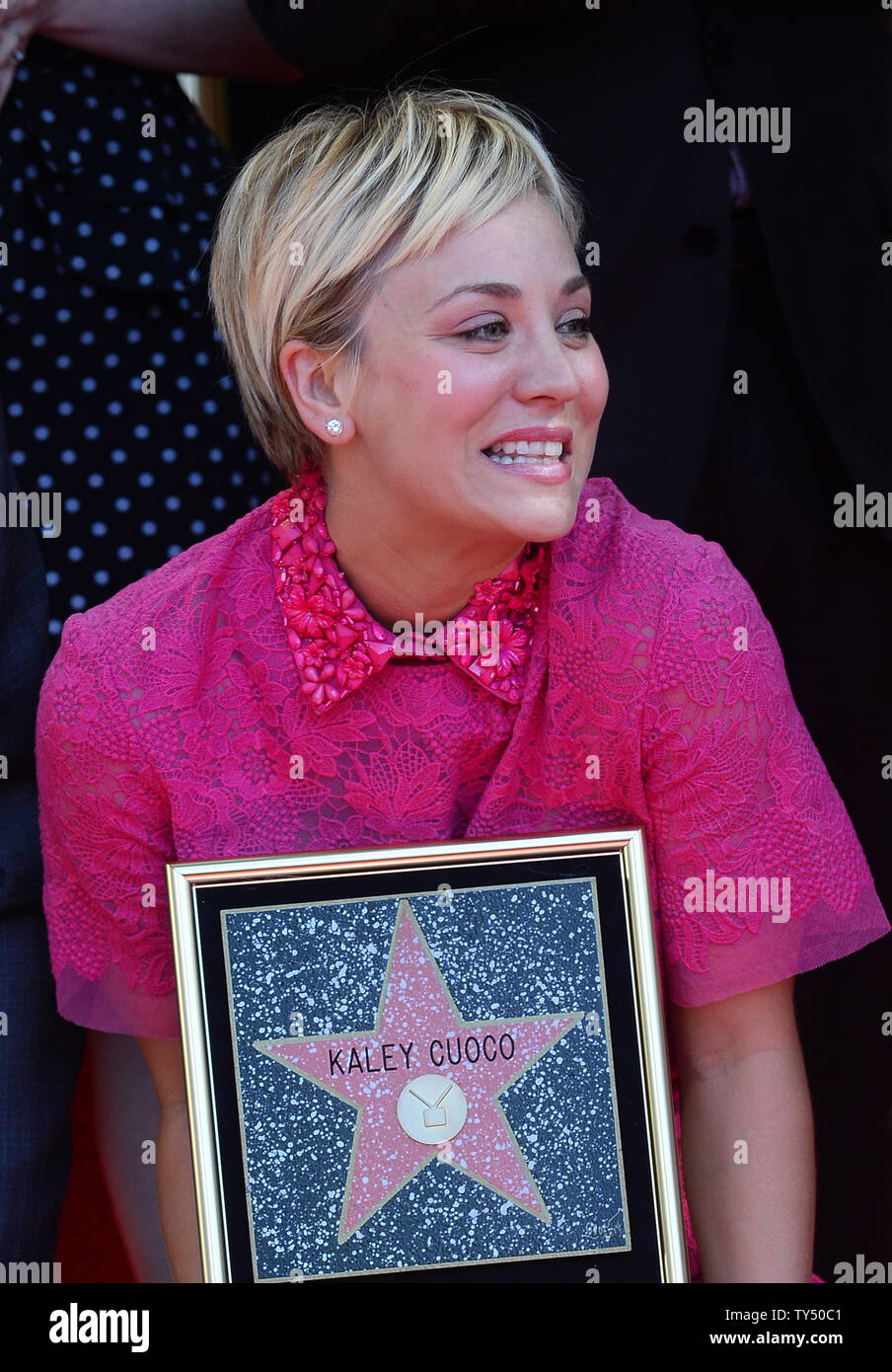 Kaley cuoco hollywood walk hi-res stock photography and images - Alamy