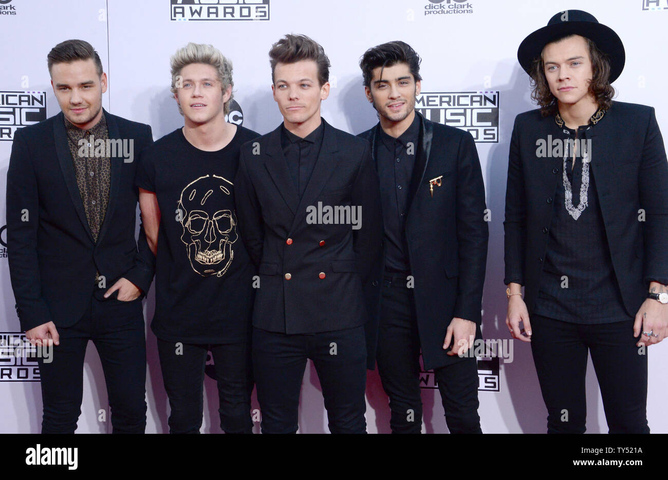 L R Singers Liam Payne Niall Horan Louis Tomlinson Zayn - 