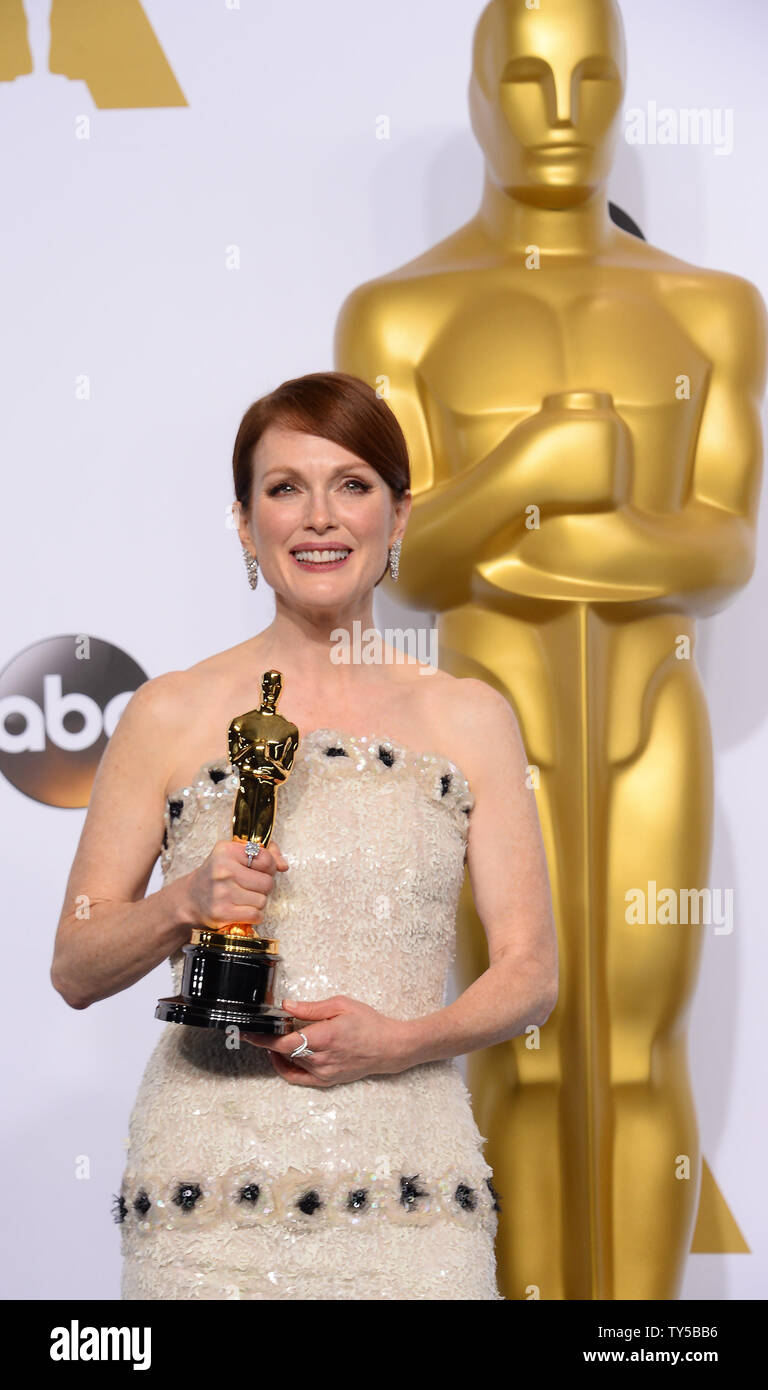 Julianne Moore, winner of Best Actress for role in "Still Alice" poses