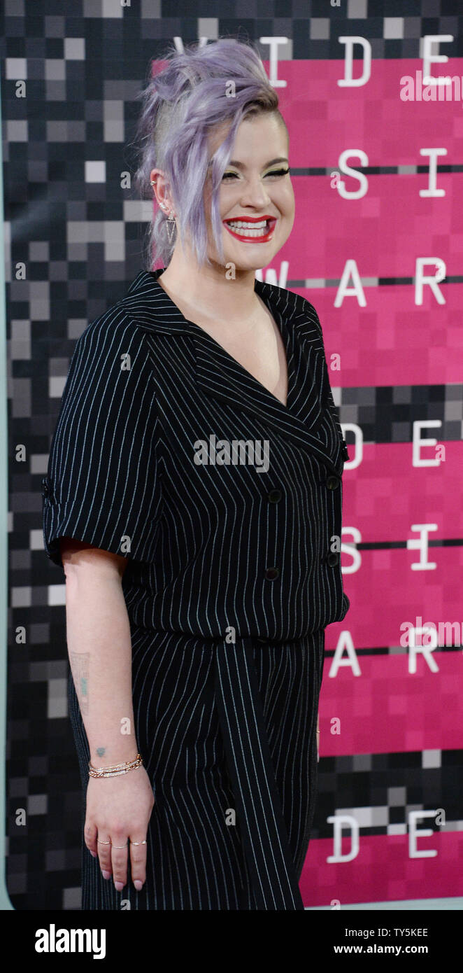 TV Personality Kelly Osbourne Arrives On The Red Carpet For The 32nd tv-personality-kelly-osbourne-arrives-on-the-red-carpet-for-the-32nd