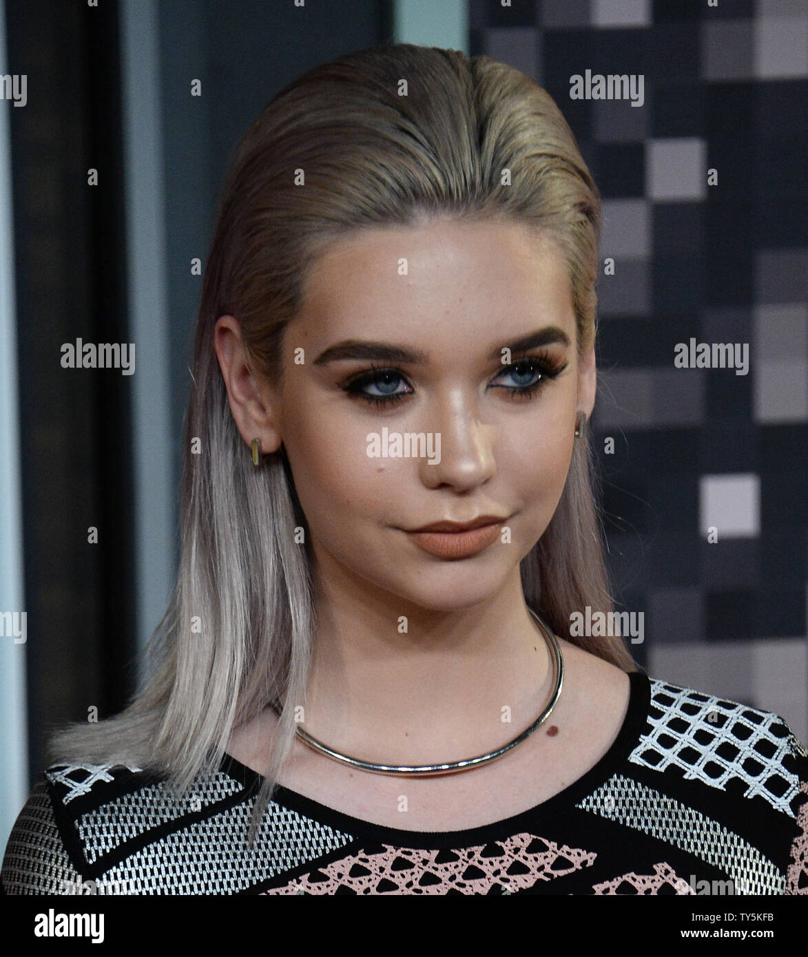 Internet personality Amanda Steele arrives on the red carpet for the 32nd  annual MTV Video Music