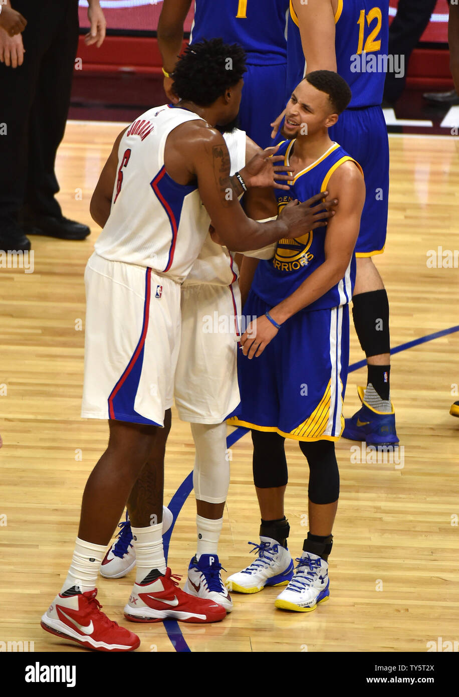 Warriors Stephen Curry and Clippers DeAndre Jordan have words in the first  half at Staples Center in Los Angeles on November 19, 2015. Photo by Jon  SooHoo/UPI Stock Photo - Alamy