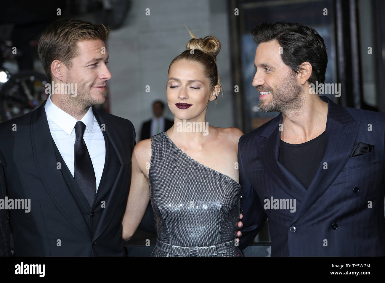 Point Break Movie starring Edgar Ramirez, Luke Bracey, and Teresa Palmer