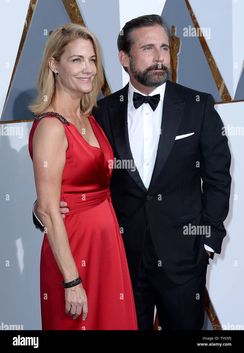 Elisabeth Carell, left, and actor Steve Carell arrive on the red carpet