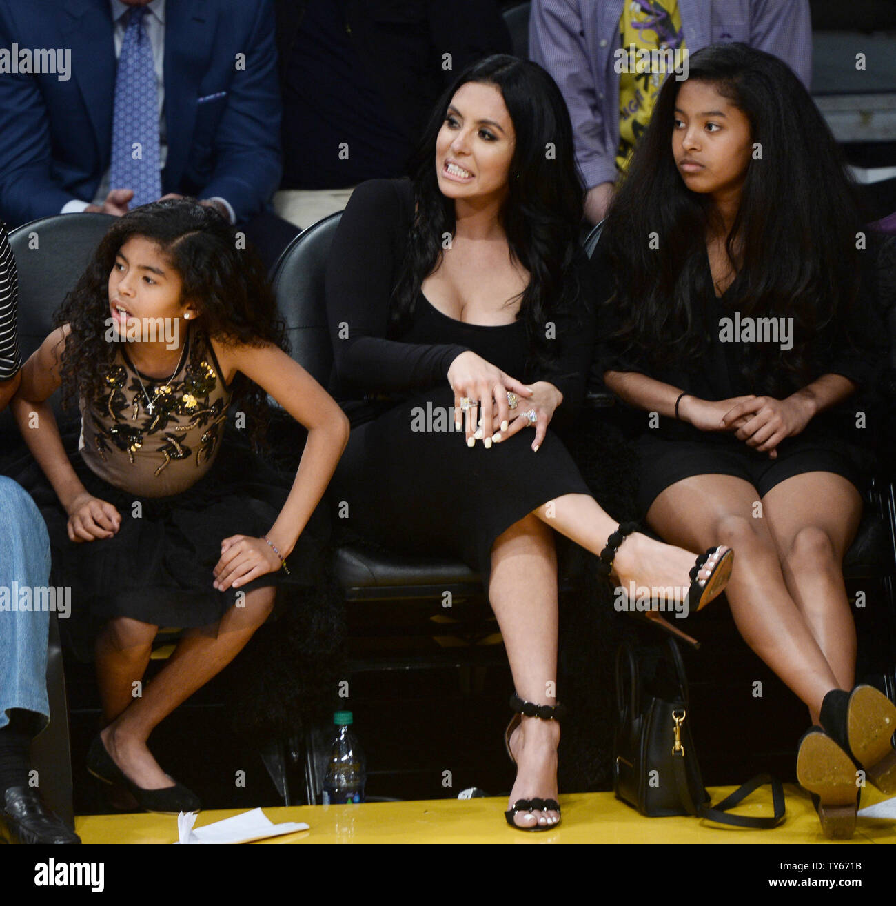 Vanessa Laine Bryant and her daughters Gianna Maria-Onore Bryant (L) and  Natalia Diamante Bryantsit courtside as they attend Kobe Bryant's final  game as a Los Angeles Laker at Staples Center in Los