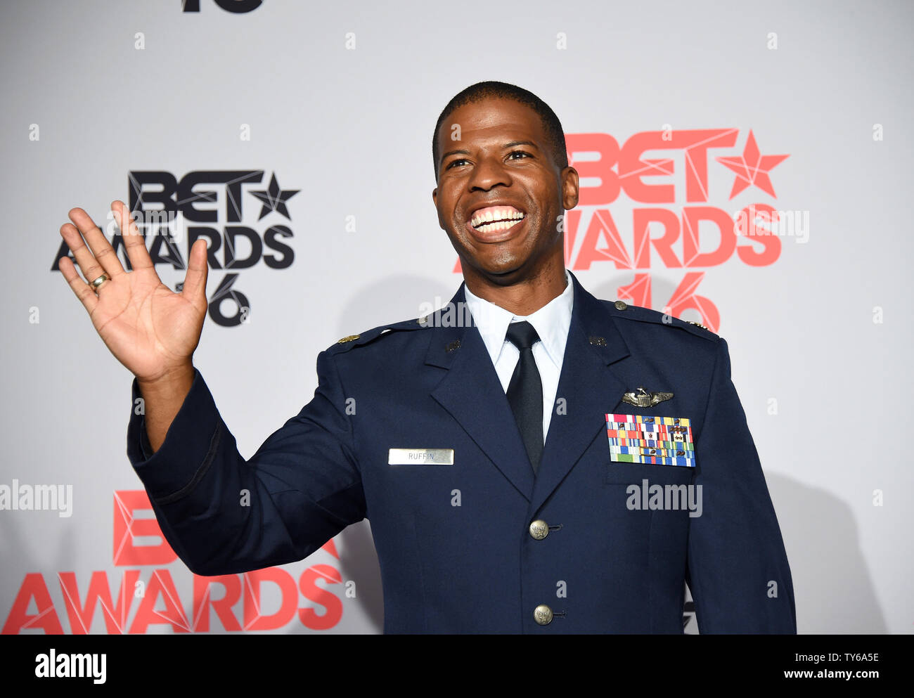 Kenneth Ruffin First Lieutenant Kenyatta H. Ruffin, recipient of the Shine A Light ...