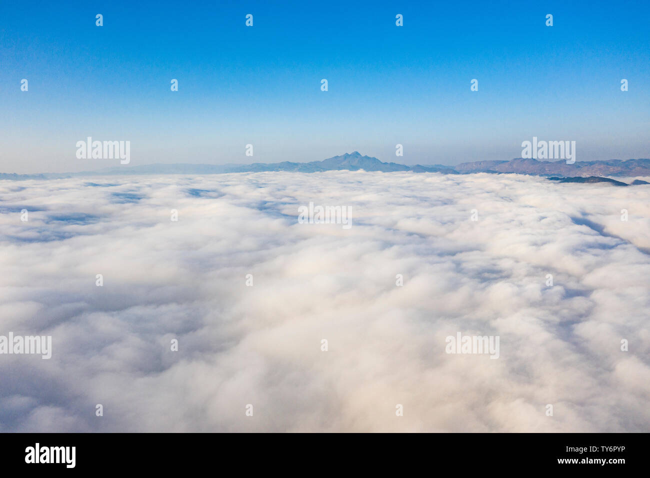 Daylight and altitude nature hi-res stock photography and images - Alamy