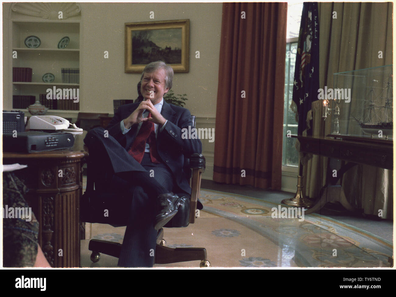 Jimmy Carter at his desk in the Oval Office Stock Photo Alamy