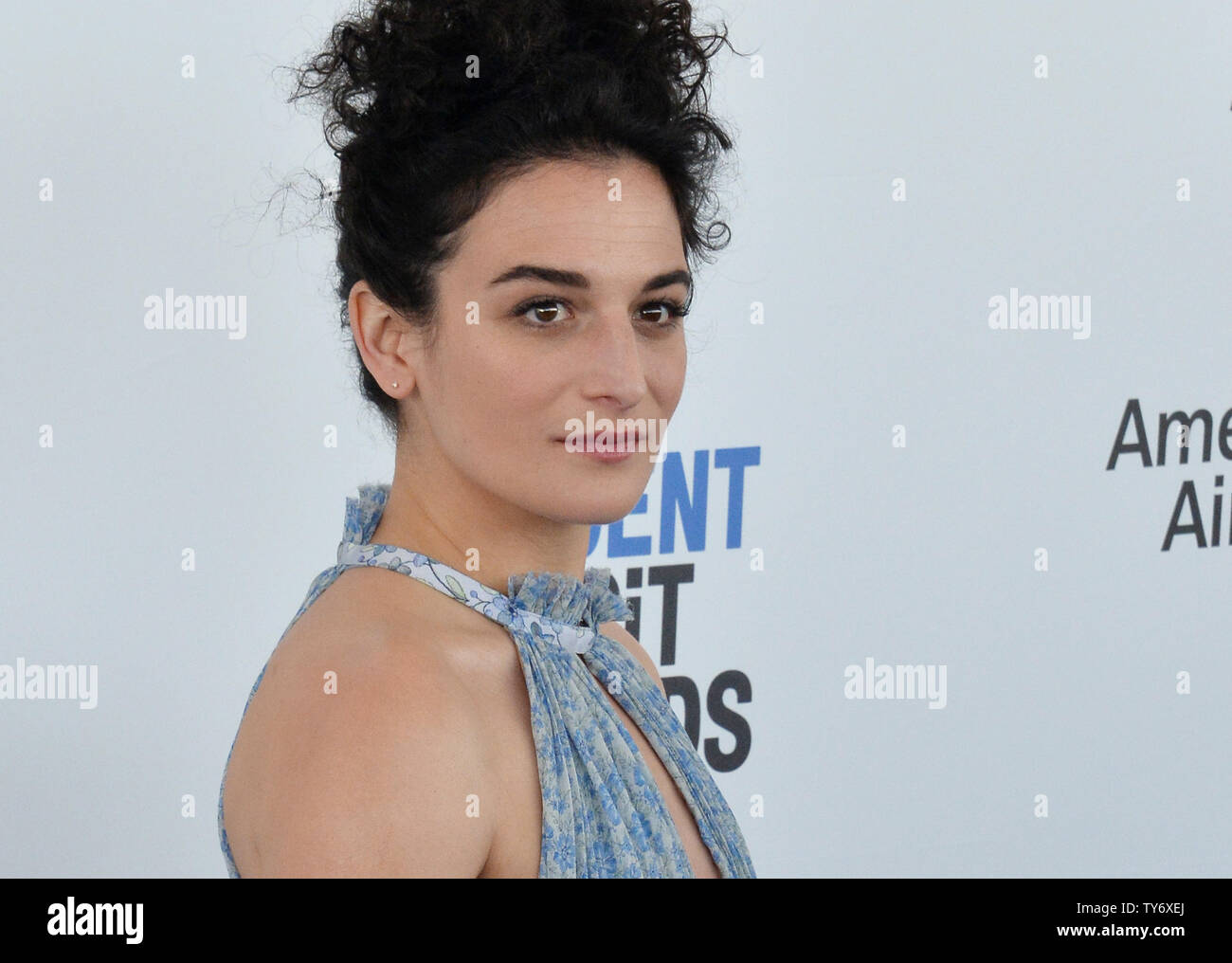 Actress Jenny Slate attends the 32nd annual Film Independent Spirit