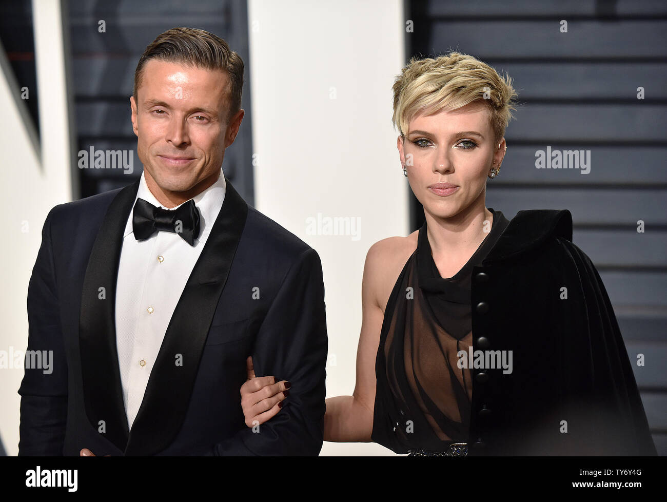 Scarlett Johansson And Her Caa Agent Joe Machota Attend The Vanity Fair Oscar Party At The Wallis Annenberg Center For The Performing Arts In Beverly Hills California On February 26 17 Photo