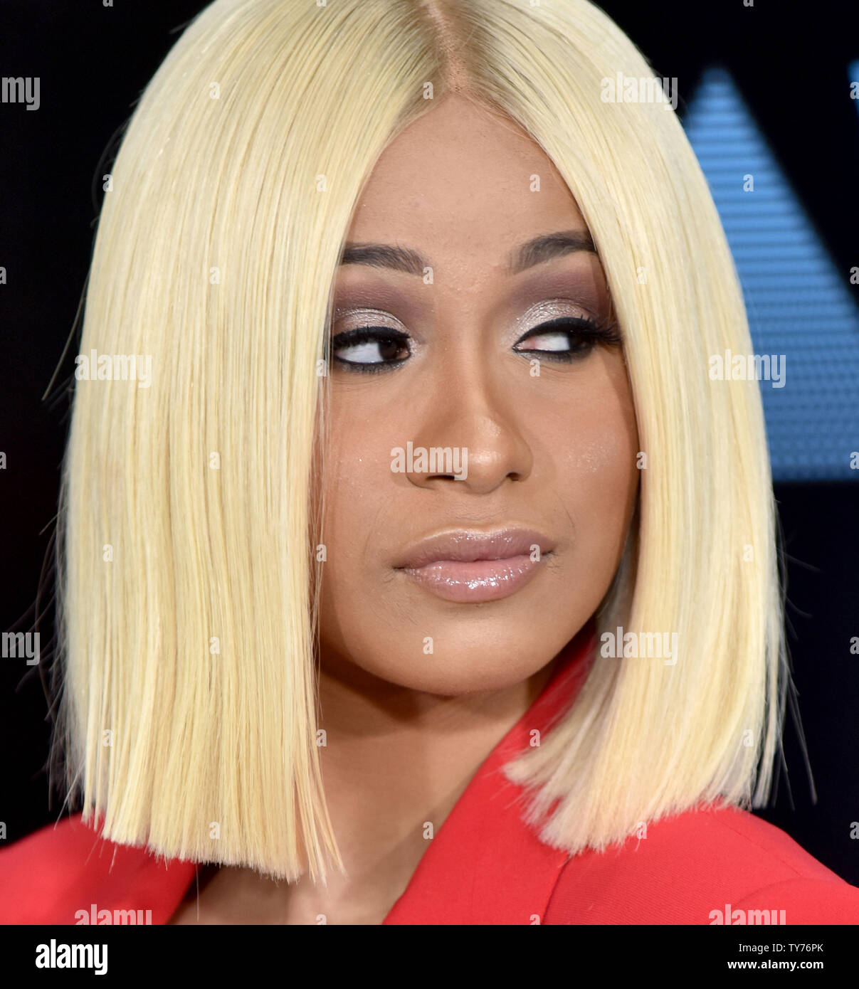 Cardi b bet awards 2017 hires stock photography and images Alamy