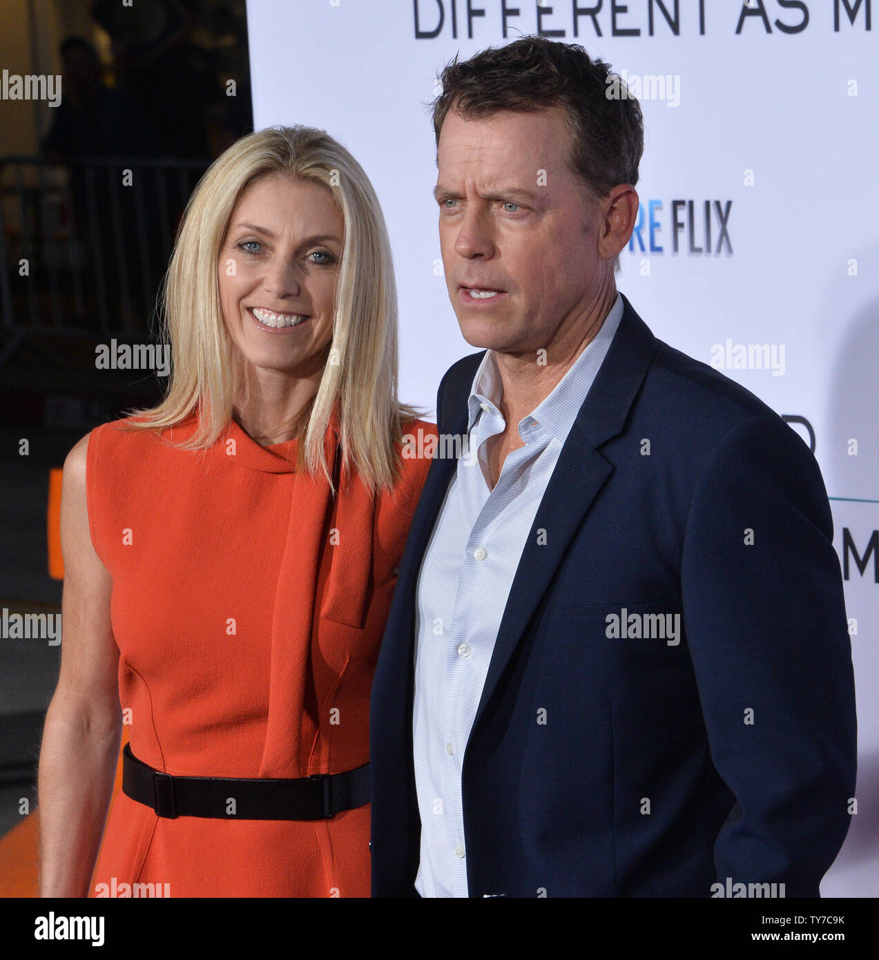 Cast member Greg Kinnear and his wife, model Helen Labdon attend the