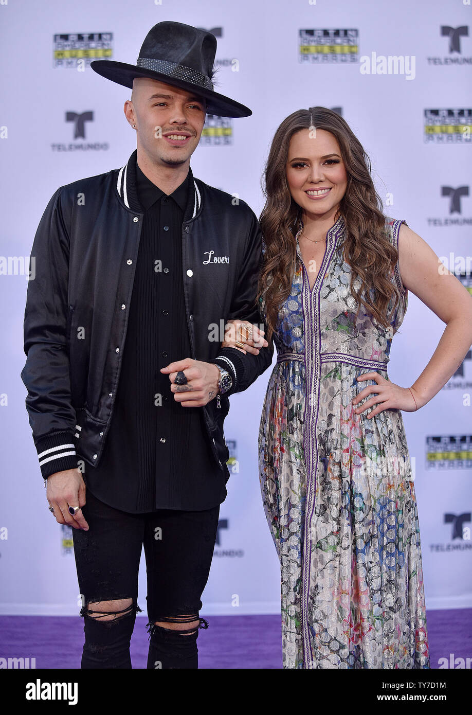 Gastvrijheid totaal strijd Mexican pop duo Jesse & Joy arrive for the Latin American Music Awards 2017 at Hollywood's Dolby Theatre in Los Angeles on October 26, 2017. Photo by Christine Chew/UPI Stock Photo - Alamy Gastvrijheid totaal strijd Mexican pop duo Jesse & Joy arrive for the Latin American Music Awards 2017 at Hollywood's Dolby Theatre in Los Angeles on October 26, 2017. Photo by Christine Chew/UPI Stock Photo - Alamy
