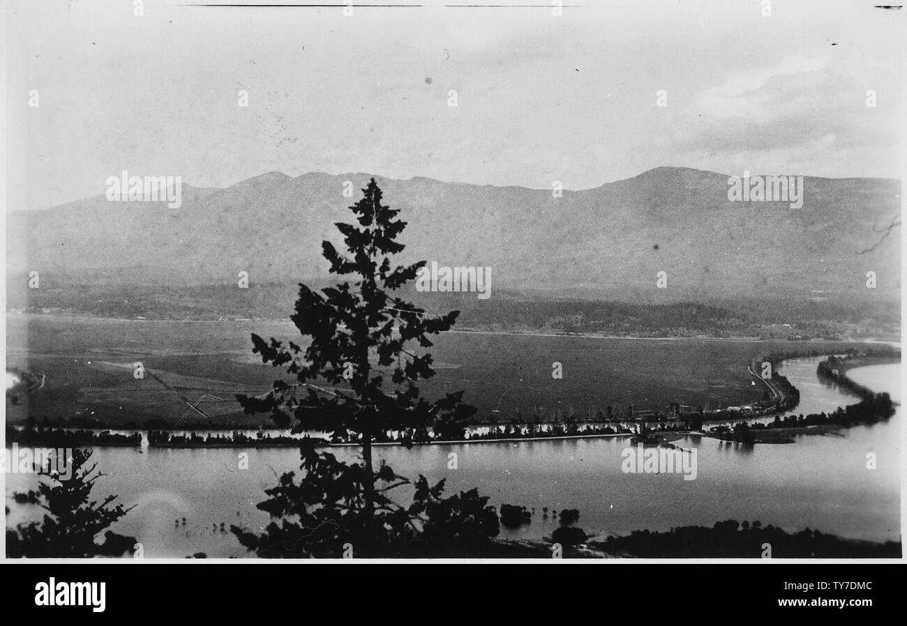 Kootenai RIver during flood stage, looking from west hillside across river toward drainage district No. 8, June 12, 1929. Overflow pondage area in foreground is now included in drainage district No. 10. A break in river bank may be seen near left.; Scope and content:  The records relate to the Canadian-U.S. International Joint Commission's investigation of water levels in the Kootenai River and Kootenai Lake and document water storage management and dike failures during floods. Stock Photo