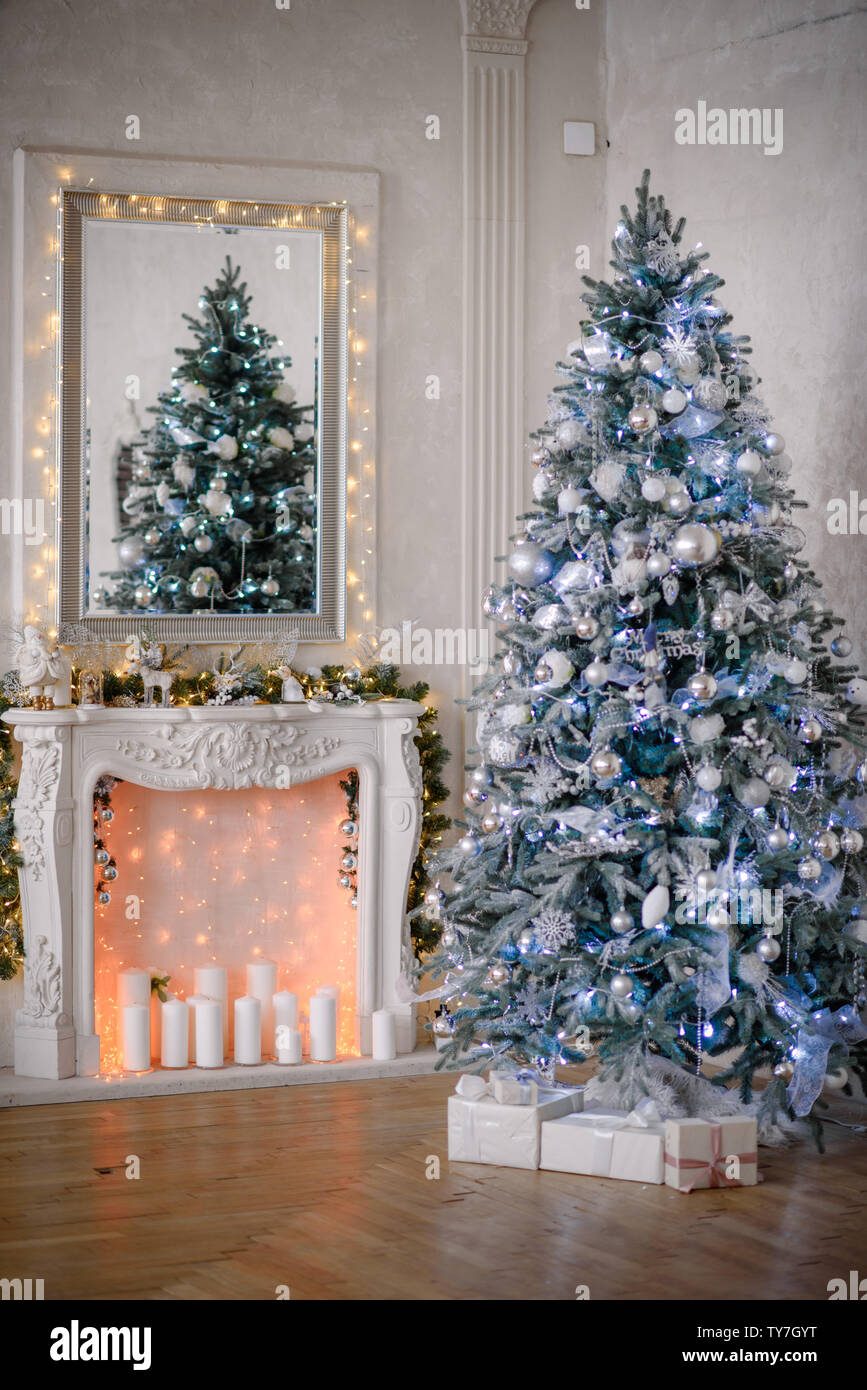 Blue and White Christmas Decorating - Thistlewood Farm