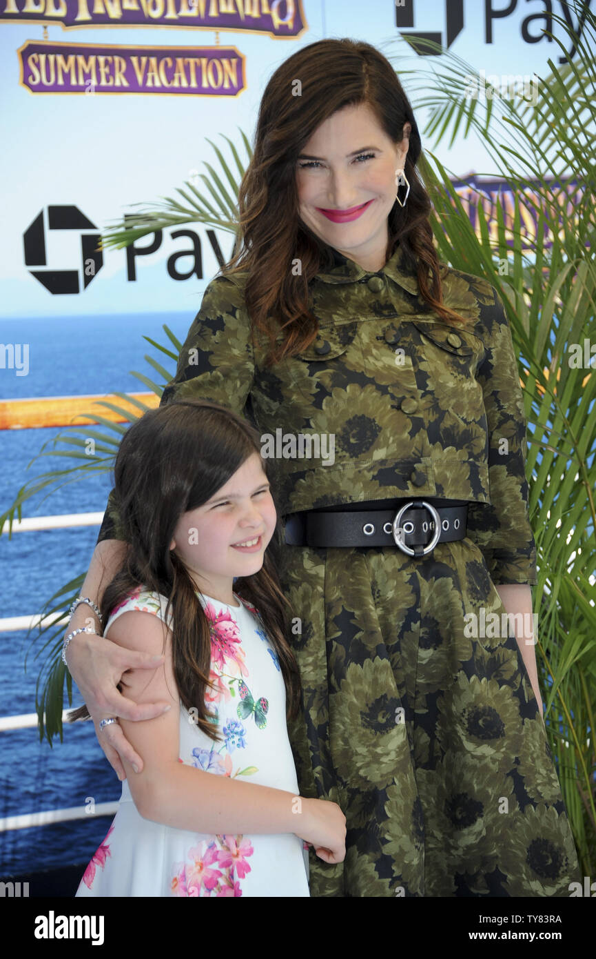 Cast member Kathryn Hahn and daughter Mae Sandler attend the premiere