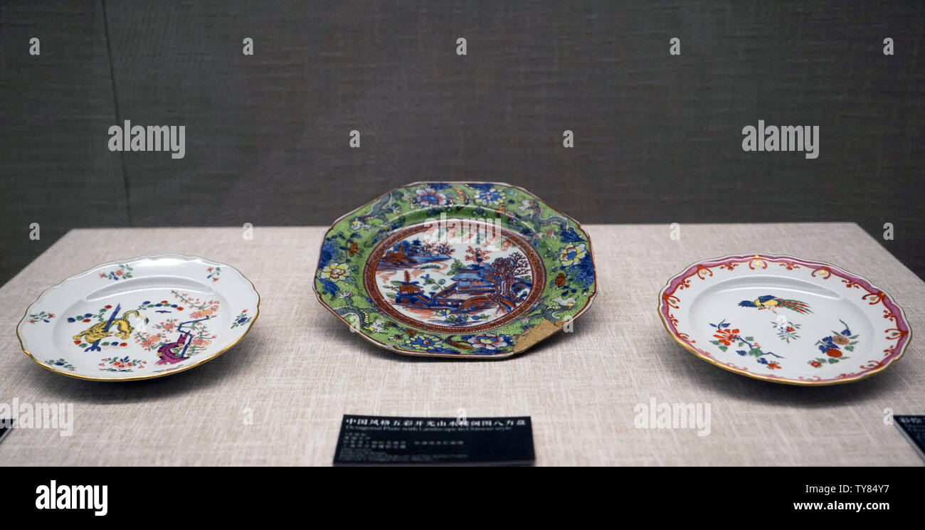 Ming Dynasty porcelain Stock Photo Alamy