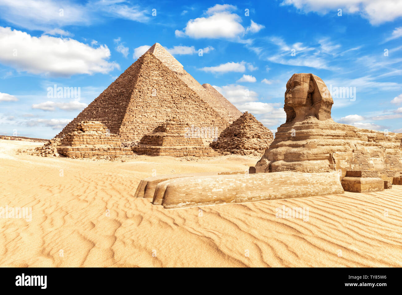 View on the Great Sphinx and the Pyramids in Giza Stock Photo - Alamy