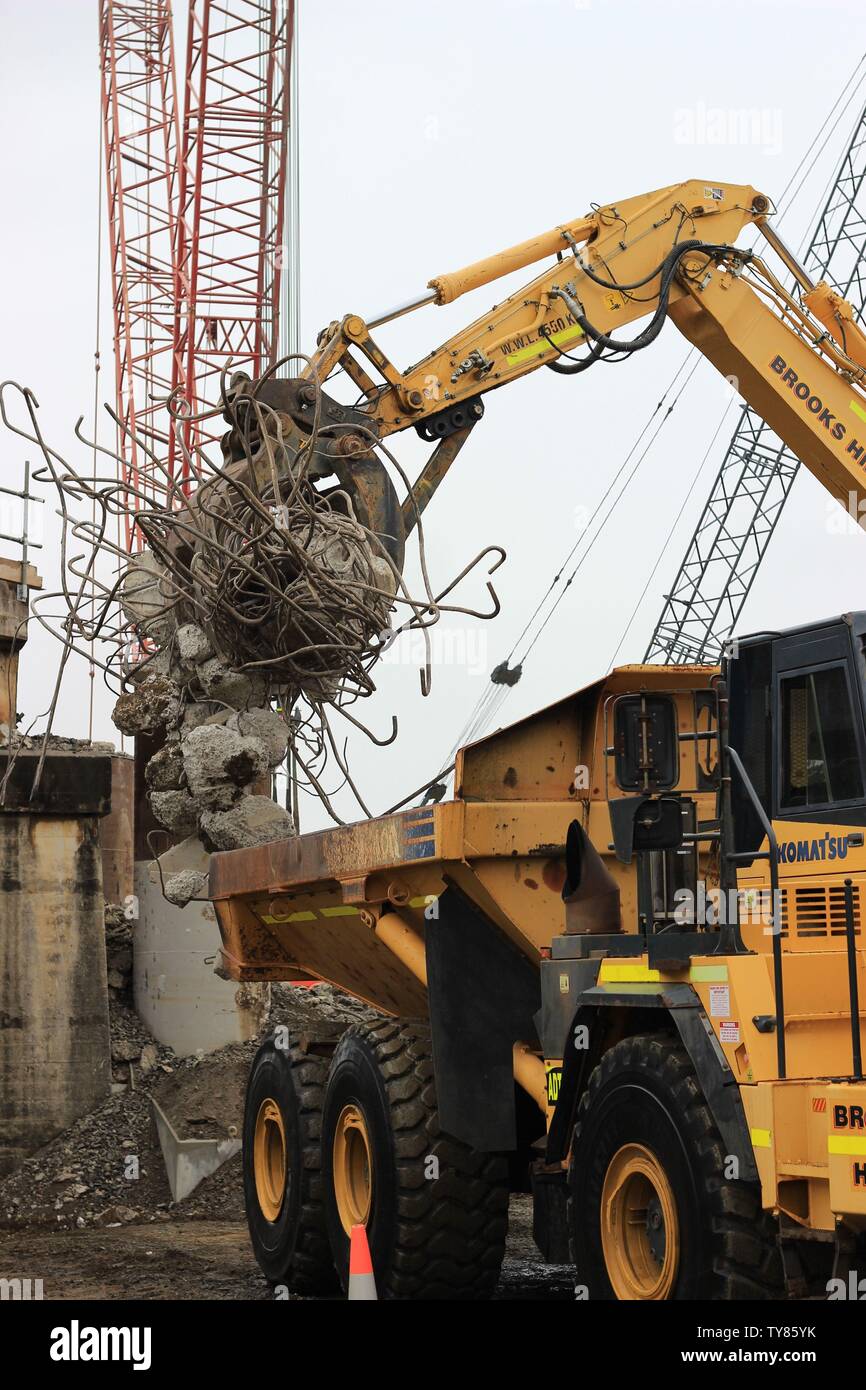 large machinery working on construction of new Grafton bridge using