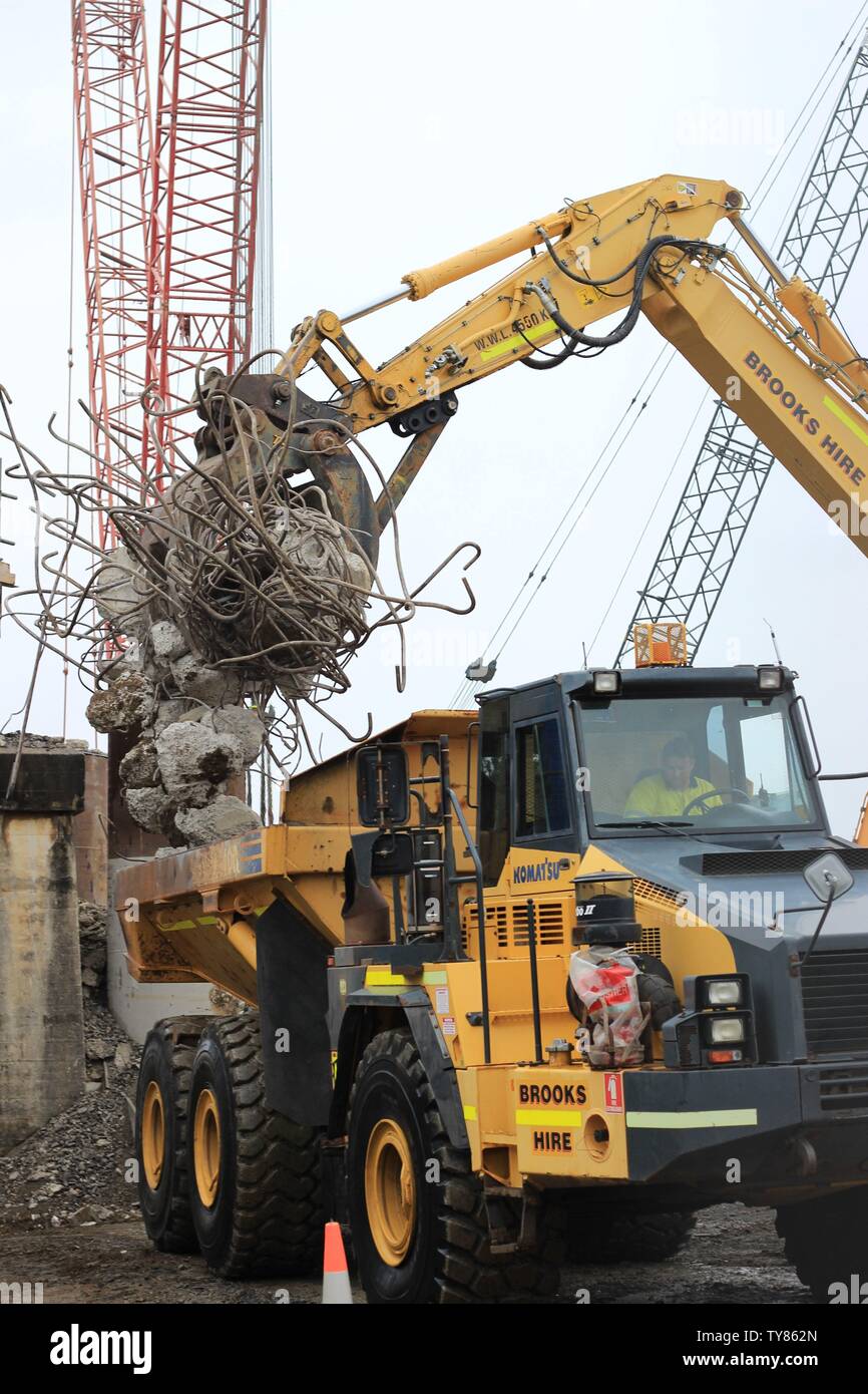 large machinery working on construction of new Grafton bridge using