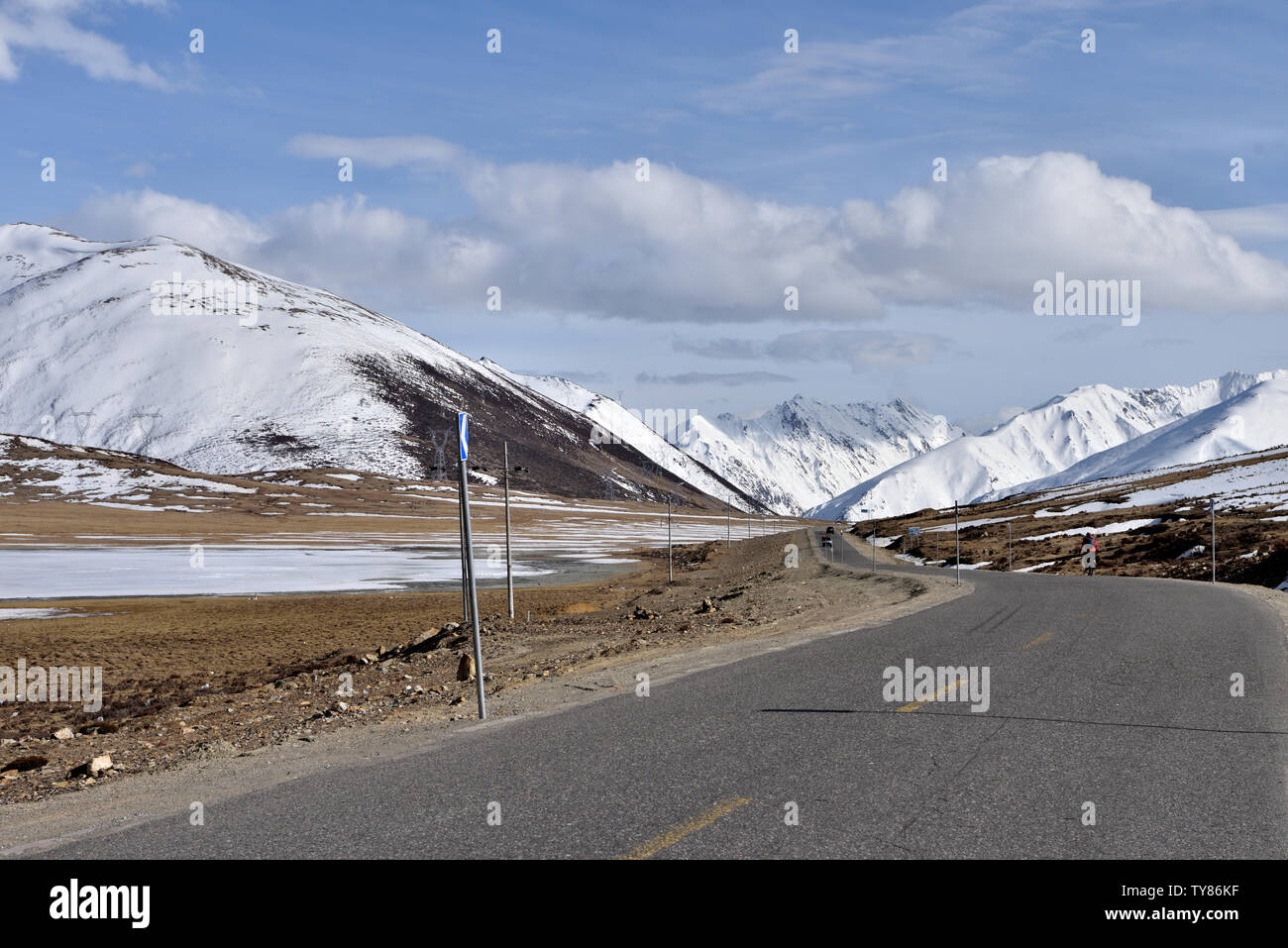 Plateau scenery along National Highway 318 of Sichuan-Tibet Highway in April 2019. Stock Photo