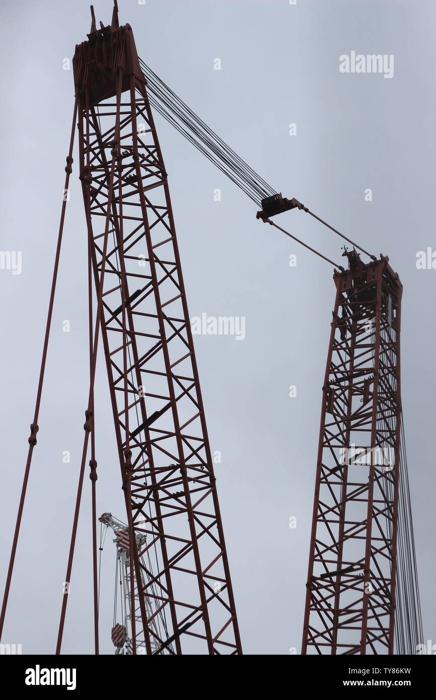 large machinery working on construction of new Grafton bridge using