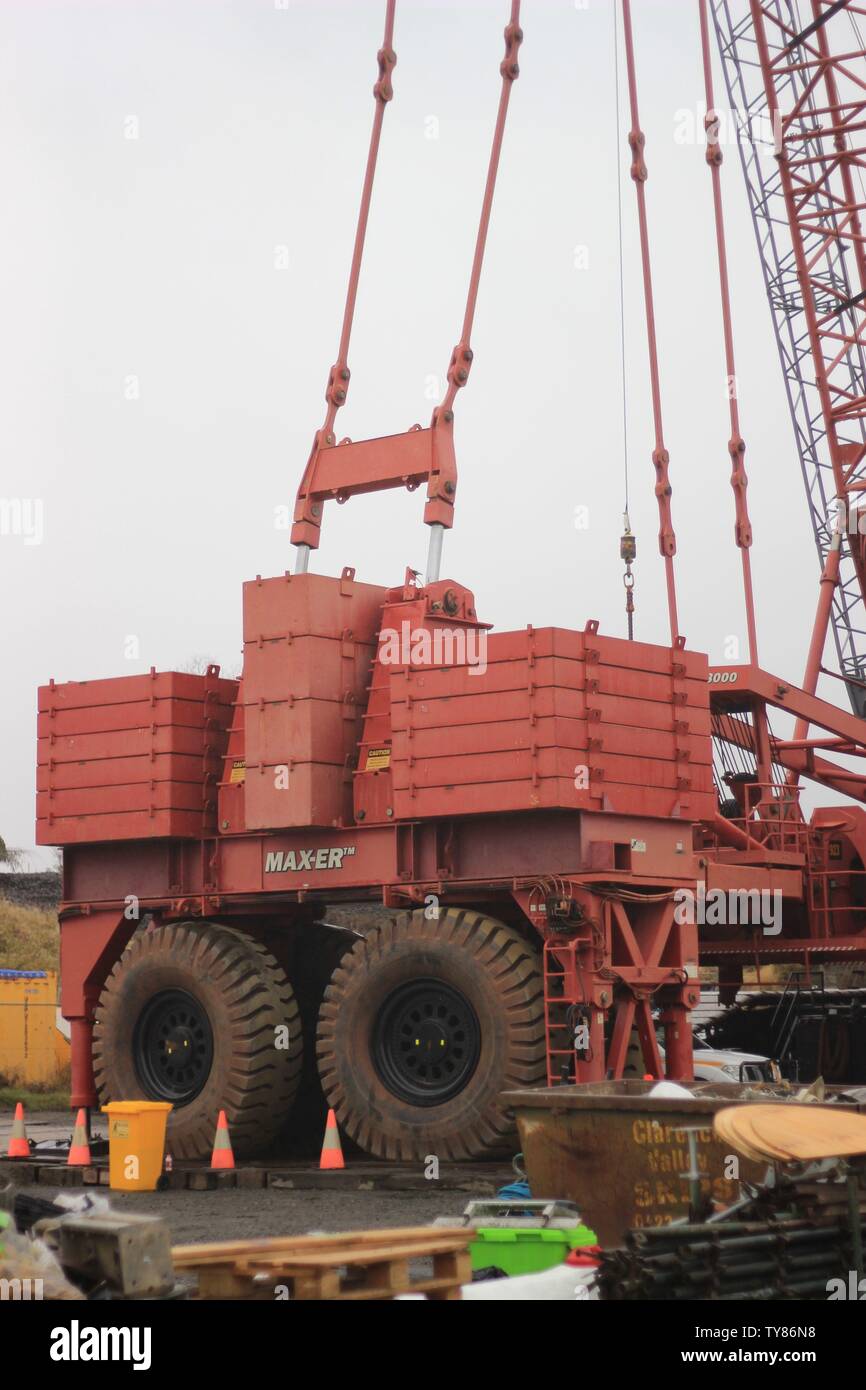 large machinery working on construction of new Grafton bridge using