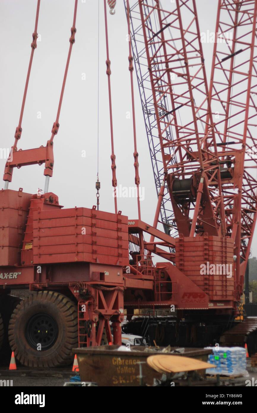 large machinery working on construction of new Grafton bridge using