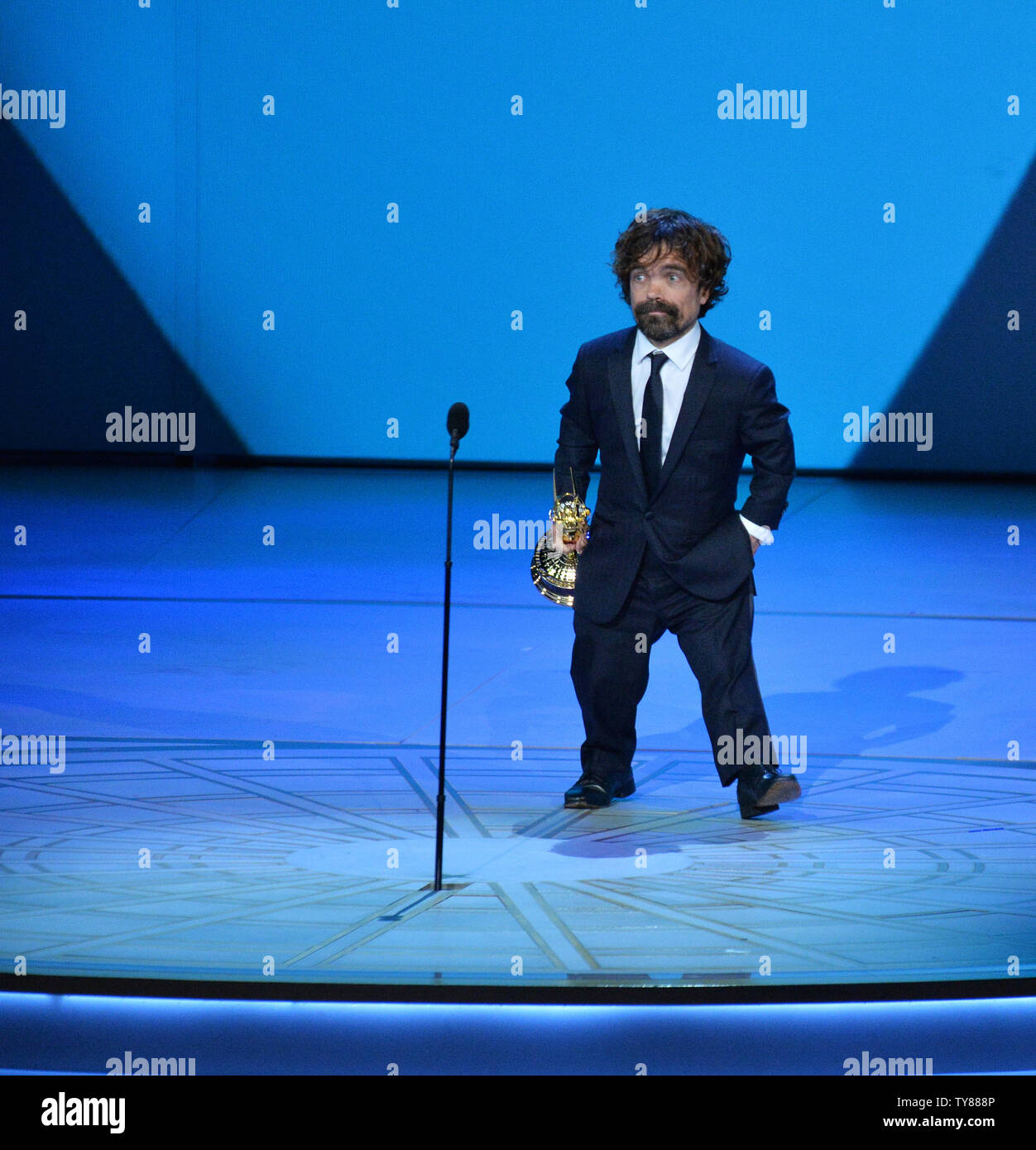 Peter Dinklage Accepts The Outstanding Supporting Actor In A Drama