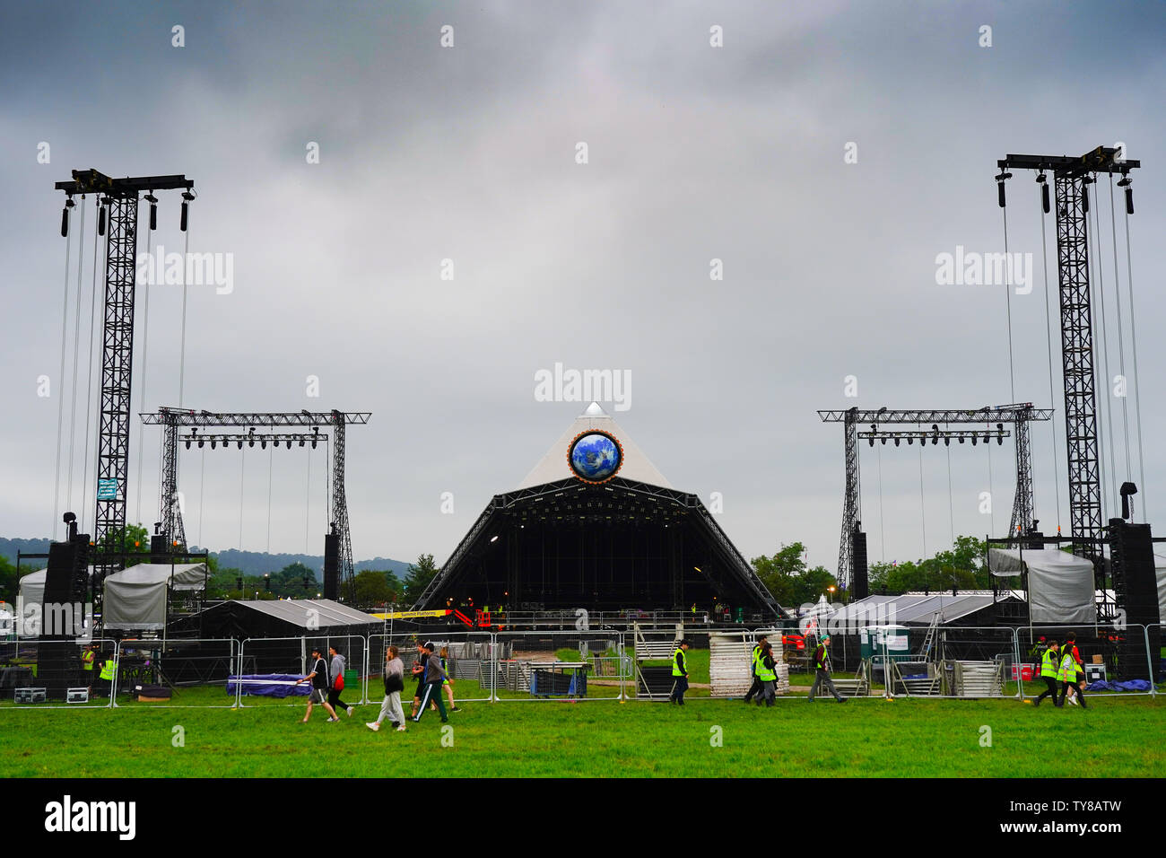 Glastonbury, UK. Tuesday, 25 June, 2019. Views of the 2019 Glastonbury Festival. Photo: Roger Garfield/Alamy Live News Stock Photo