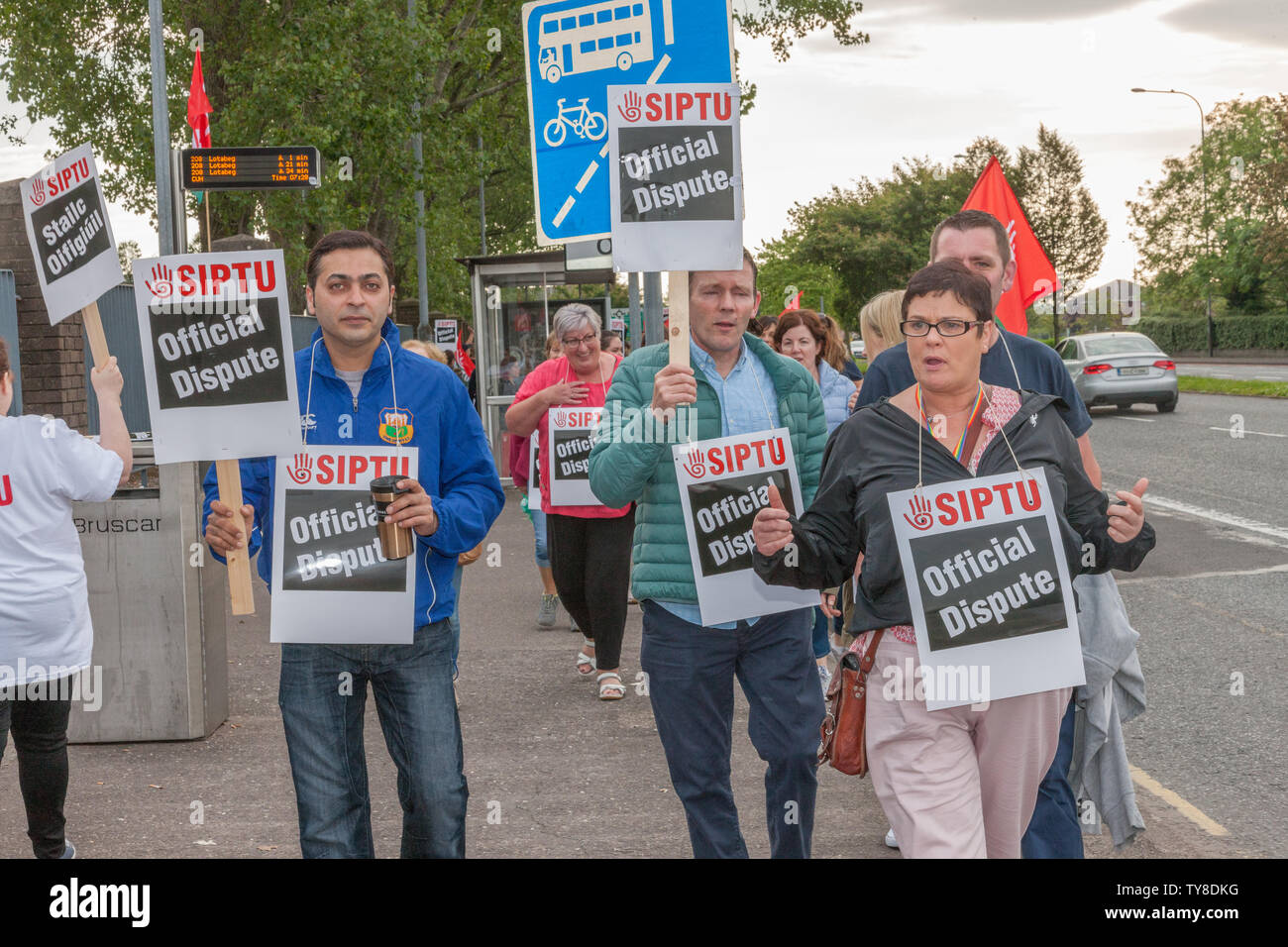 Cork City, Cork, Ireland. 26th June, 2019.  Strikers picketing outside Cork University Hospital in Cork City as part of their third 24-hour work stoppage by members of the Services, Industrial, Professional and Technical Union (SIPTU) in support of pay and staffing claim.  SIPTU are demanding pay rises for members worth over €19m that it says are due under a job evaluation scheme. The union says the increases are worth €1,500 to €3,000 for each member. Credit: David Creedon/Alamy Live News Stock Photo