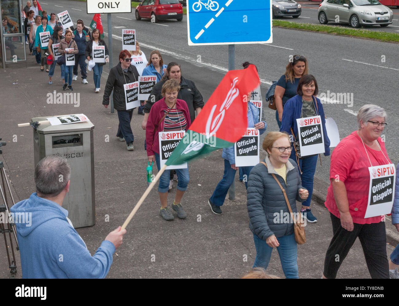 Cork City, Cork, Ireland. 26th June, 2019.  Strikers 5picketing outside Cork University Hospital in Cork City as part of their third 24-hour work stoppage by members of the Services, Industrial, Professional and Technical Union (SIPTU) in support of pay and staffing claim.  SIPTU are demanding pay rises for members worth over €19m that it says are due under a job evaluation scheme. The union says the increases are worth €1,500 to €3,000 for each member. Credit: David Creedon/Alamy Live News Stock Photo