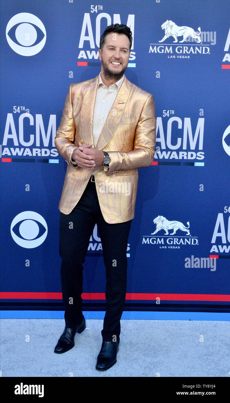 luke-bryan-attends-the-54th-annual-academy-of-country-music-awards-held