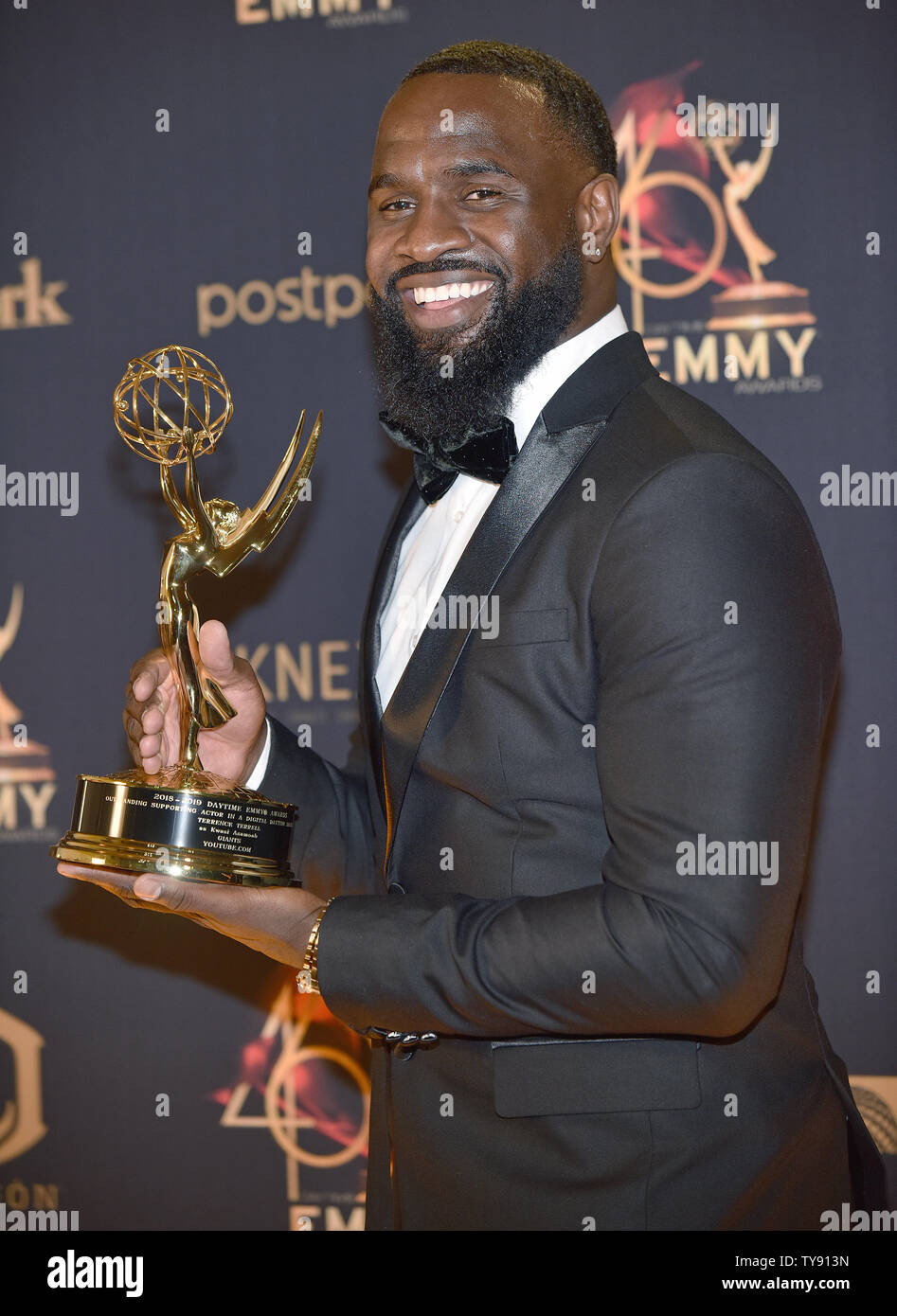 Terrence Terrell Actor >> Terrence Terrell Holds His Emmy For Outstanding Supporting Terrence Terrell Actor >> Terrence Terrell Holds His Emmy For Outstanding Supporting