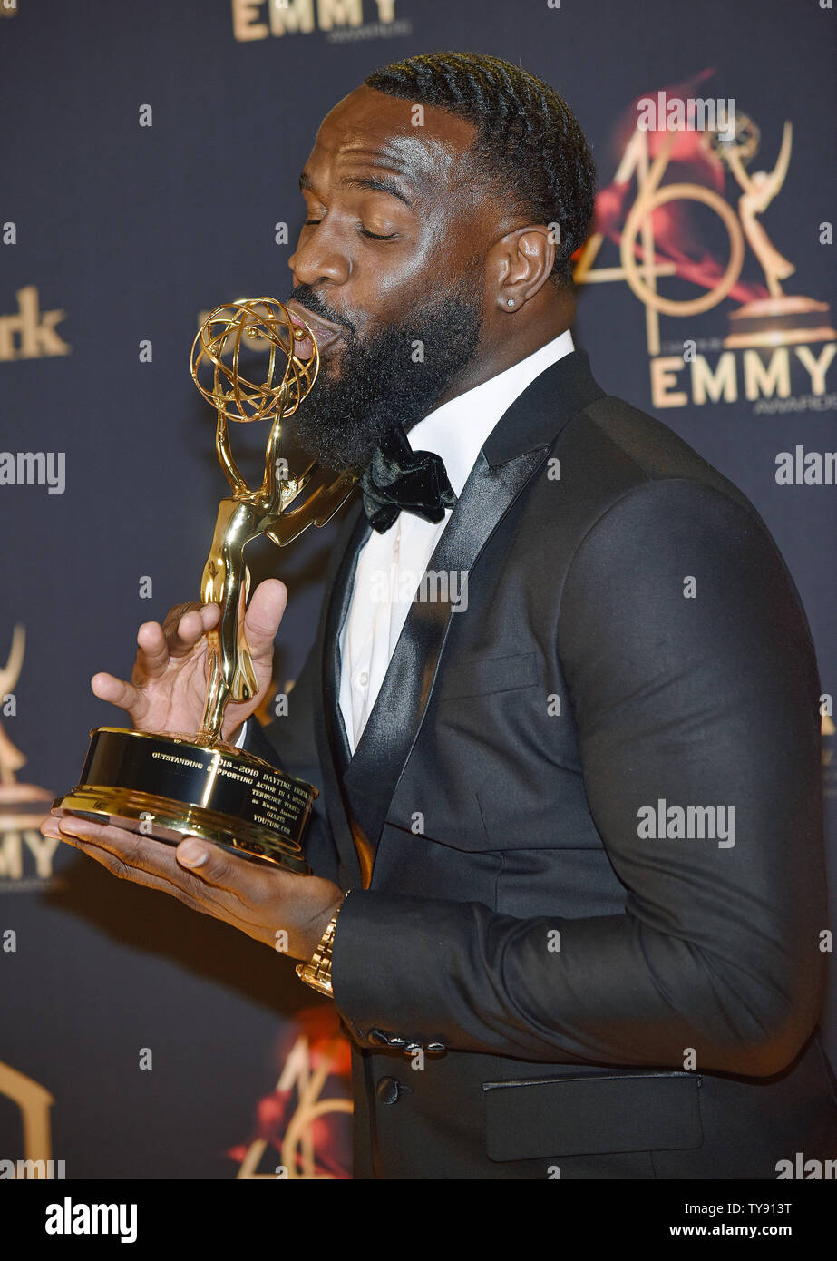 Terrence Terrell Actor >> Terrence Terrell Kisses His Emmy For Outstanding Supporting Terrence Terrell Actor >> Terrence Terrell Kisses His Emmy For Outstanding Supporting