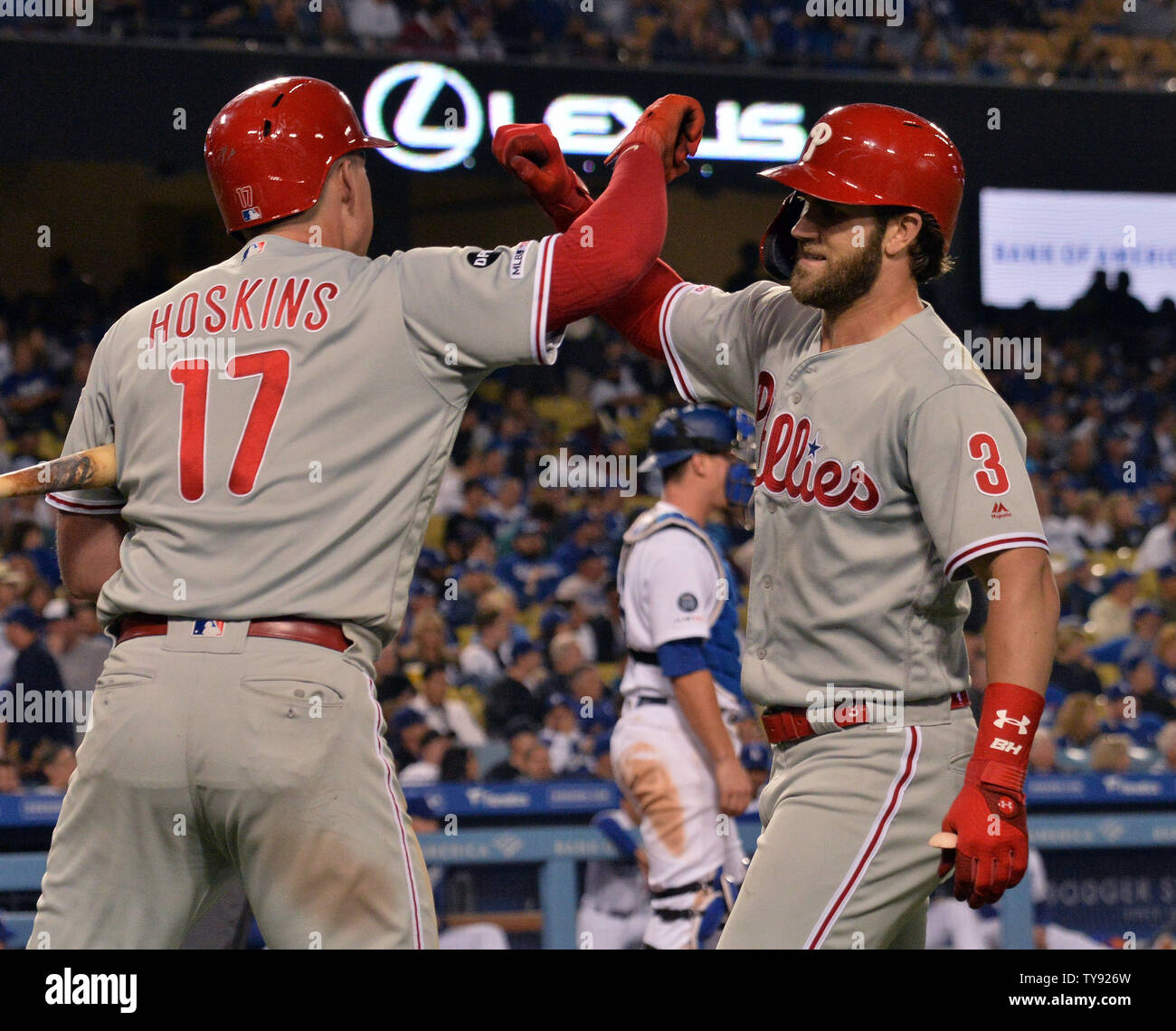 Bryce Harper helps Phillies rally to beat Dodgers