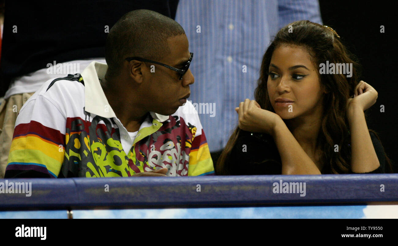 Fotos: Beyoncé e Jay Z assistem a jogo de basquete em NY - 03/11 