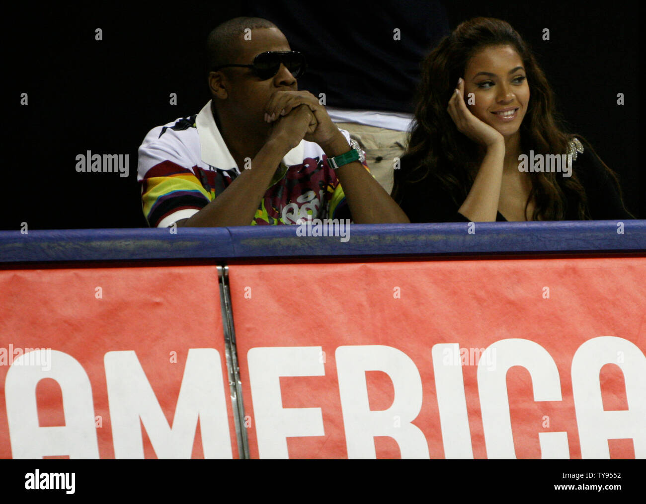 music-icon-beyonce-and-rapper-jay-z-enjoy-the-u-s-a-olympic-basketball