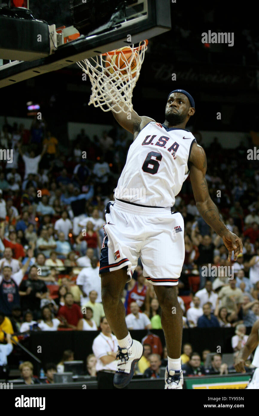 lebron james dunking a basketball
