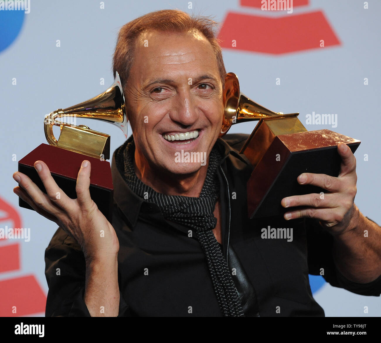 Franco De Vita appears with his awards backstage at the 12th annual
