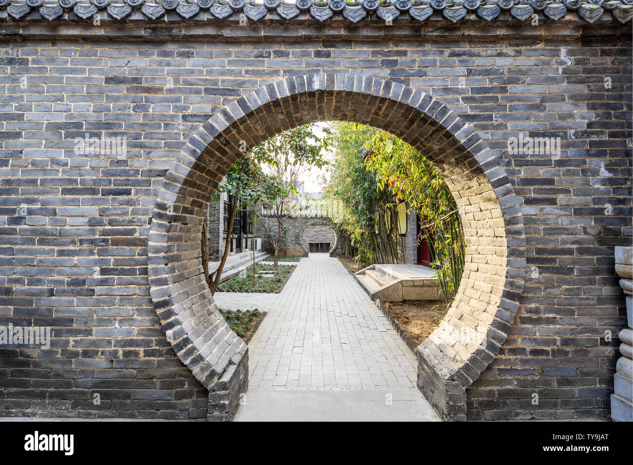 The Garden Moon Gate in the Baijia compound in Donga Jiao City Stock Photo